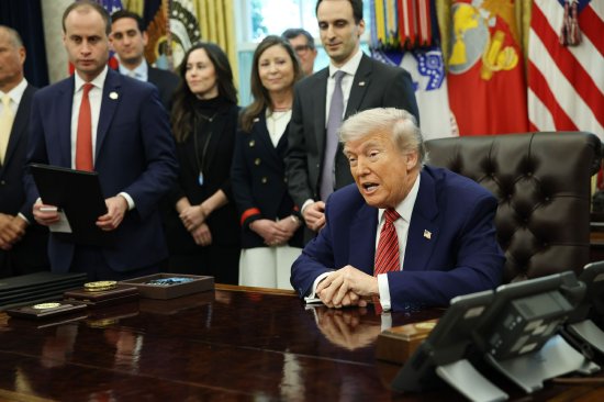 牛牛策略 贸易不确定性远未消散 特朗普的新关税威胁如同风暴警告