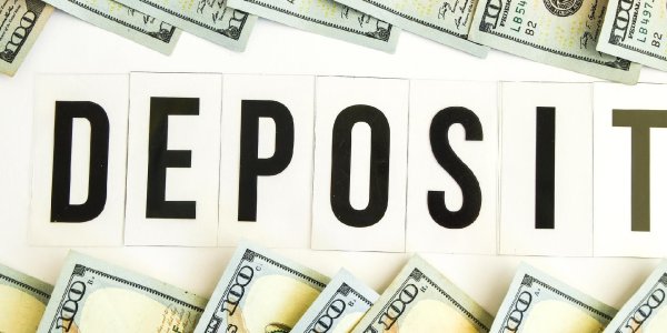 乐天盈配资 美联储降息之后：银行下调美元定存利率，储户各想办法锁定收益